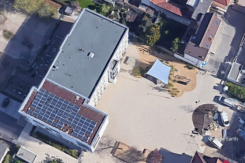 Die Albert-Schweitzer-Schule Altlussheim mit der Photovoltaikanlage aus der Vogelperspektive © Google Earth Die Albert-Schweitzer-Schule Altlussheim mit der Photovoltaikanlage aus der Vogelperspektive © Google Earth